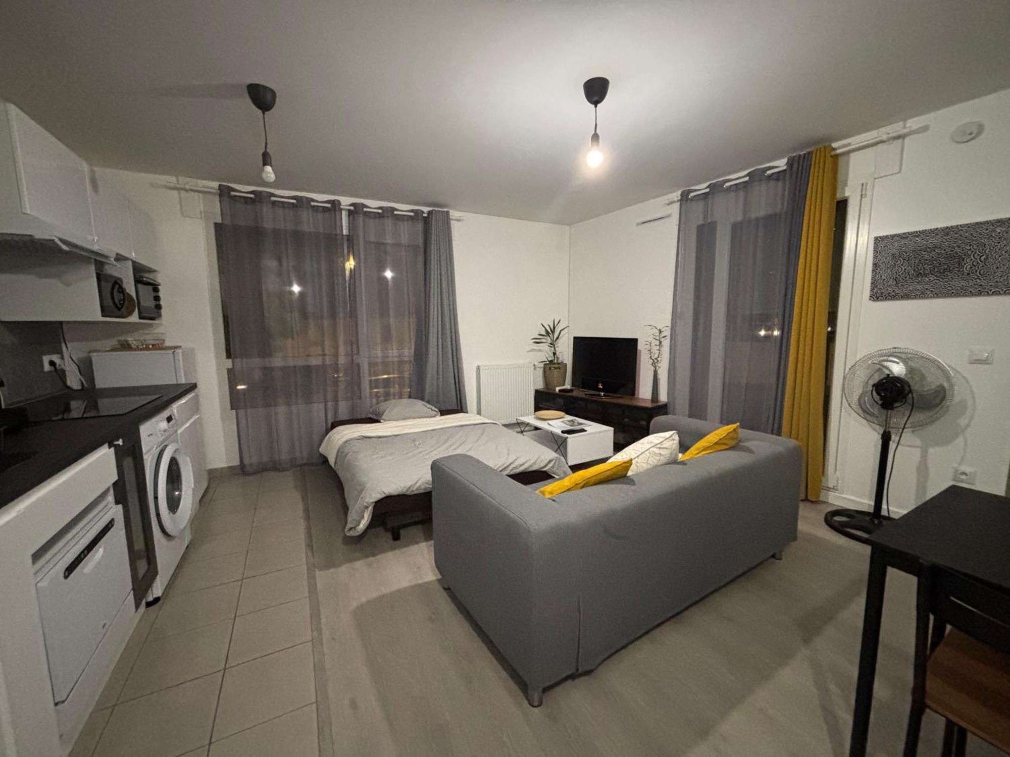 - Metro Leo Lagrange - 2 Pieces Avec Balcon *